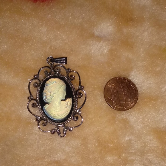 Mother of pearl (NOT SURE)pendant - Picture 6 of 8